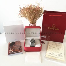 오메가 씨마스터 007에디션 메쉬스트랩 시계